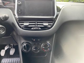 Peugeot 208 2015-thumb-9