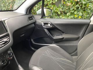 Peugeot 208 2015-thumb-12