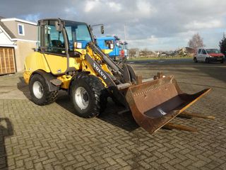 Φορτωτής Με Λάστιχα Volvo 2004 L25B shovel-thumb-1