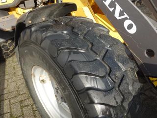 Φορτωτής Με Λάστιχα Volvo 2004 L25B shovel-thumb-12