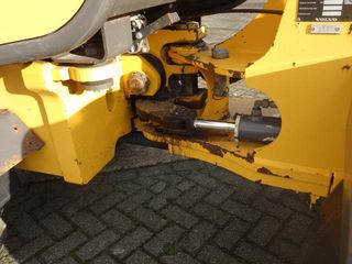 Φορτωτής Με Λάστιχα Volvo 2004 L25B shovel-thumb-13