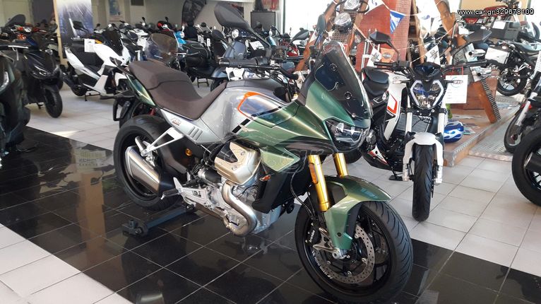 Moto Guzzi '23 V 100 MANDELLO S