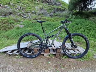 Downhill - Enduro - Trail Polygon 2025 COLLOSUS N9-thumb-38