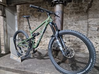 Downhill - Enduro - Trail Polygon 2025 COLLOSUS N9