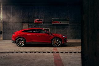Lamborghini URUS ENGINE BONNET VISIBLE CARBON-thumb-4