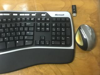 Microsoft Natural Wireless Ergonomic Keyboard/Mouse-thumb-1