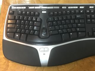 Microsoft Natural Wireless Ergonomic Keyboard/Mouse-thumb-2