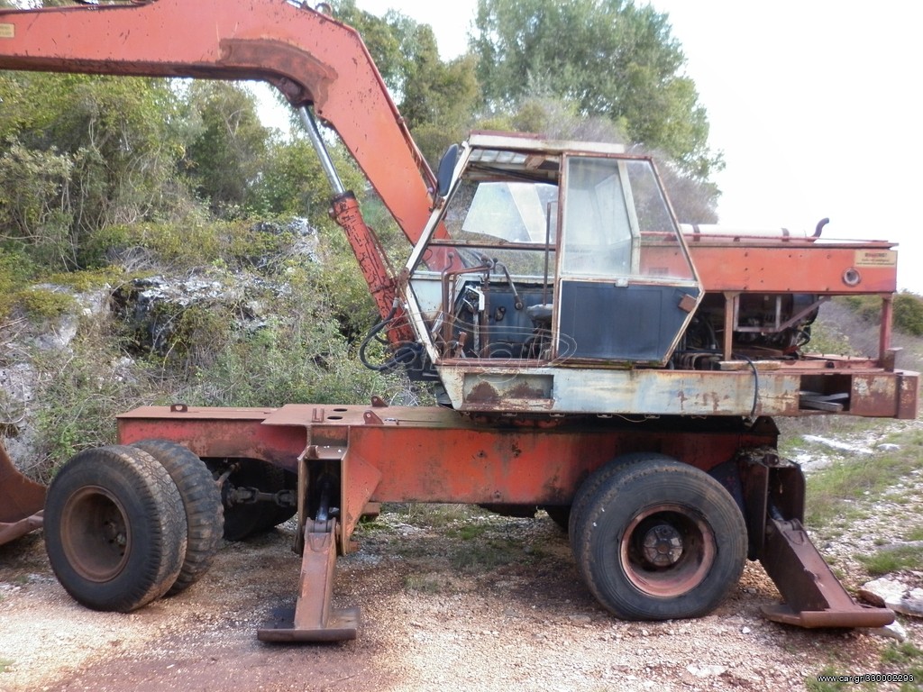 Εκσκαφέας Με Λάστιχα Poclain 1975 80Y