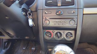 Renault Clio 2004-thumb-3