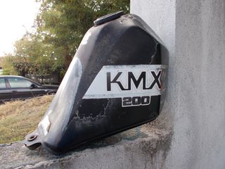 motoσυλλογη  KMX200    ΤΕΠΟΖΙΤΑ  ΡΕΖΕΡΒΟΥΑΡ        ΓΝΗΣΙΟ ΜΕΤΑΧΕΙΡΙΣΜΕΝΟ ΔΕΙΤΕ ΦΩΤΟ