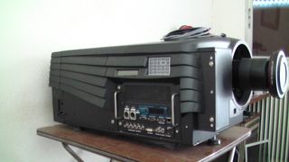 BARCO GALAXY WARP 3D HD 5000 ANSI LUMENS