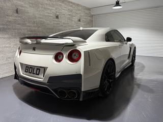 Nissan GT-R 2018 Black Edition White Pearl-thumb-13
