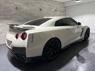 Nissan GT-R 2018 Black Edition White Pearl-thumb-14