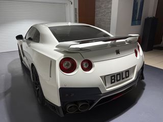 Nissan GT-R 2018 Black Edition White Pearl-thumb-16