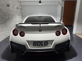 Nissan GT-R 2018 Black Edition White Pearl-thumb-17
