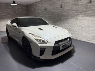 Nissan GT-R 2018 Black Edition White Pearl-thumb-66
