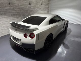 Nissan GT-R 2018 Black Edition White Pearl-thumb-19