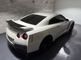 Nissan GT-R 2018 Black Edition White Pearl-thumb-20