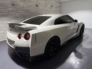 Nissan GT-R 2018 Black Edition White Pearl-thumb-21