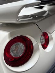 Nissan GT-R 2018 Black Edition White Pearl-thumb-34