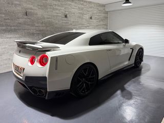Nissan GT-R 2018 Black Edition White Pearl-thumb-86