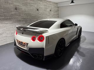 Nissan GT-R 2018 Black Edition White Pearl-thumb-87
