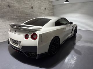 Nissan GT-R 2018 Black Edition White Pearl-thumb-90