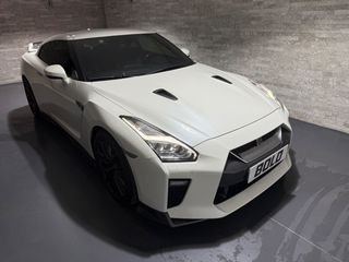 Nissan GT-R 2018 Black Edition White Pearl-thumb-1