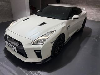 Nissan GT-R 2018 Black Edition White Pearl-thumb-3