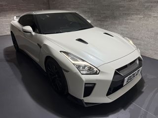 Nissan GT-R 2018 Black Edition White Pearl-thumb-6
