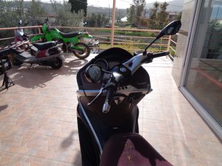 Piaggio X 10 2015-thumb-3