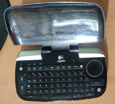 Logitech diNovo mini bluetooth keyboard ασύρματο πληκτρολόγιο με backlight και mousepad για σύνδεση με όλες τις συσκευές κινητά, laptop, tablet, παιχνιδομηχανές, τηλεοράσεις κ.α. σε άριστη κατάσταση