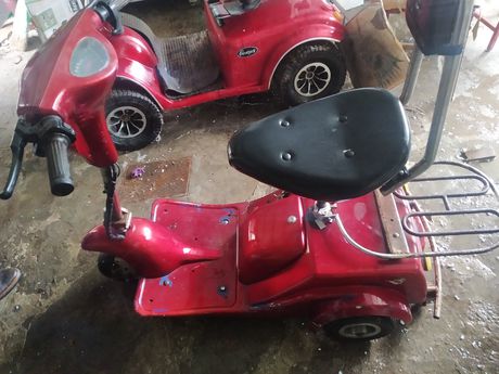 Electric scooter 