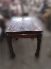 Τραπέζι ξύλινο μασίφ ξύλο με κουρμπαριστά πόδια
