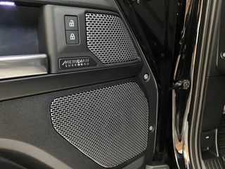Land Rover Defender 2023 P525 V8-thumb-16