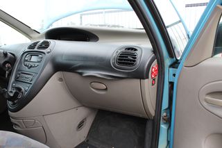 Ντουλαπάκι Citroen Xsara Picasso '05 Προσφορά.