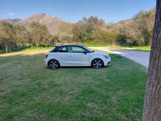 Audi A1 2010-thumb-6