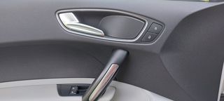 Audi A1 2010-thumb-33