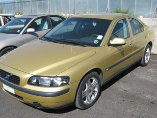 Volvo S60 '01  T5 Momentum '01 180 hp turbo 1,984 cc