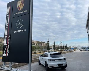 Porsche Macan 2021 GTS PERFORMANCE-thumb-2