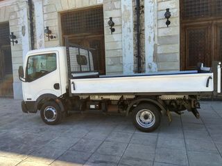 Ανατροπή Nissan 2012 CABSTAR-thumb-6