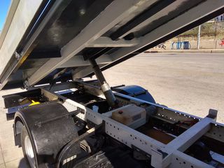 Ανατροπή Nissan 2012 CABSTAR-thumb-24