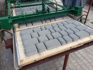 Παλέτα για μηχανή κατασκευής τσιμεντόλιθων (Pallet for Concrete Block Making Machine)