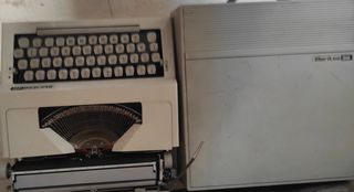 Πωλείτε Vintage Φορητή Γραφομηχανή Maritsa 30  αντίκα έτος κατασκευής 1972 με Ελληνικούς και Αγγλικούς χαρακτήρες (διεθνή αγγλική γραφή ). ΤΙΜΗ=  500 εύρο .   Vintage Φορητή Γραφομηχανή Maritsa 30 ma
