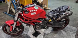 DUCATI MONSTER 696