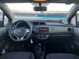 Toyota Yaris 2014-thumb-15