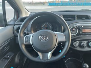 Toyota Yaris 2014-thumb-16