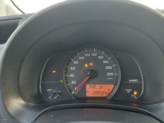 Toyota Yaris 2014-thumb-18