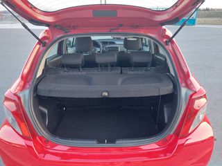 Toyota Yaris 2014-thumb-12
