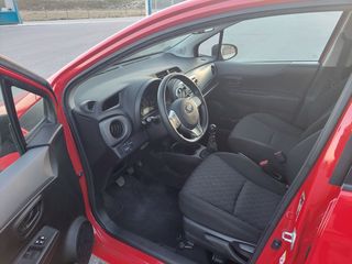 Toyota Yaris 2014-thumb-8